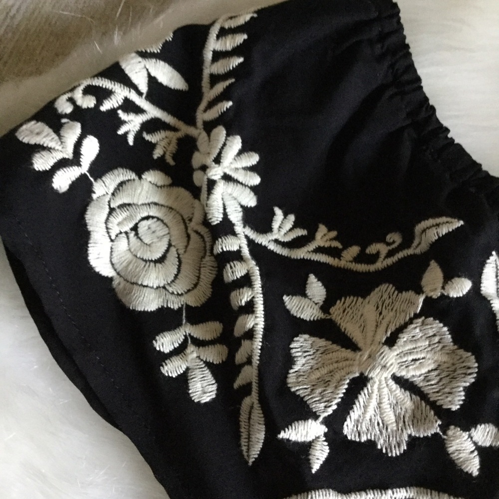 Love Tree Black & Ivory Ruffle Embroidered Top - Picture 5 of 9
